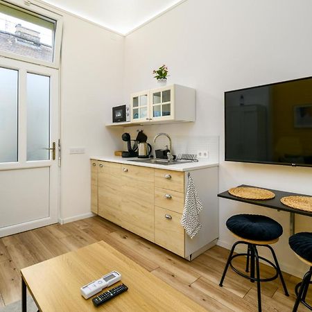 Stylish Yellow Suite In The Heart Of בודפשט מראה חיצוני תמונה