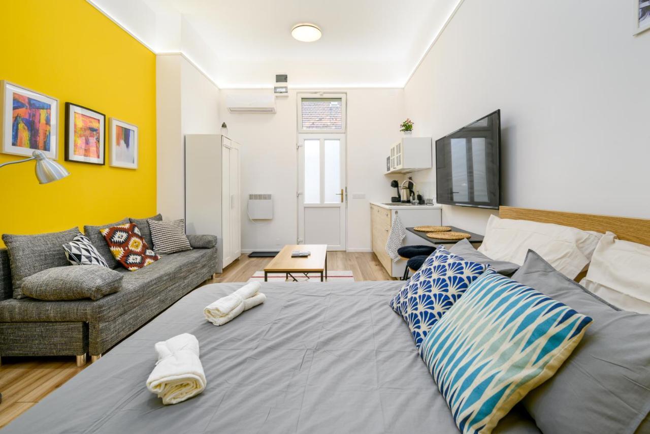 Stylish Yellow Suite In The Heart Of בודפשט מראה חיצוני תמונה