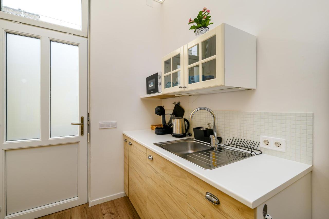 Stylish Yellow Suite In The Heart Of בודפשט מראה חיצוני תמונה