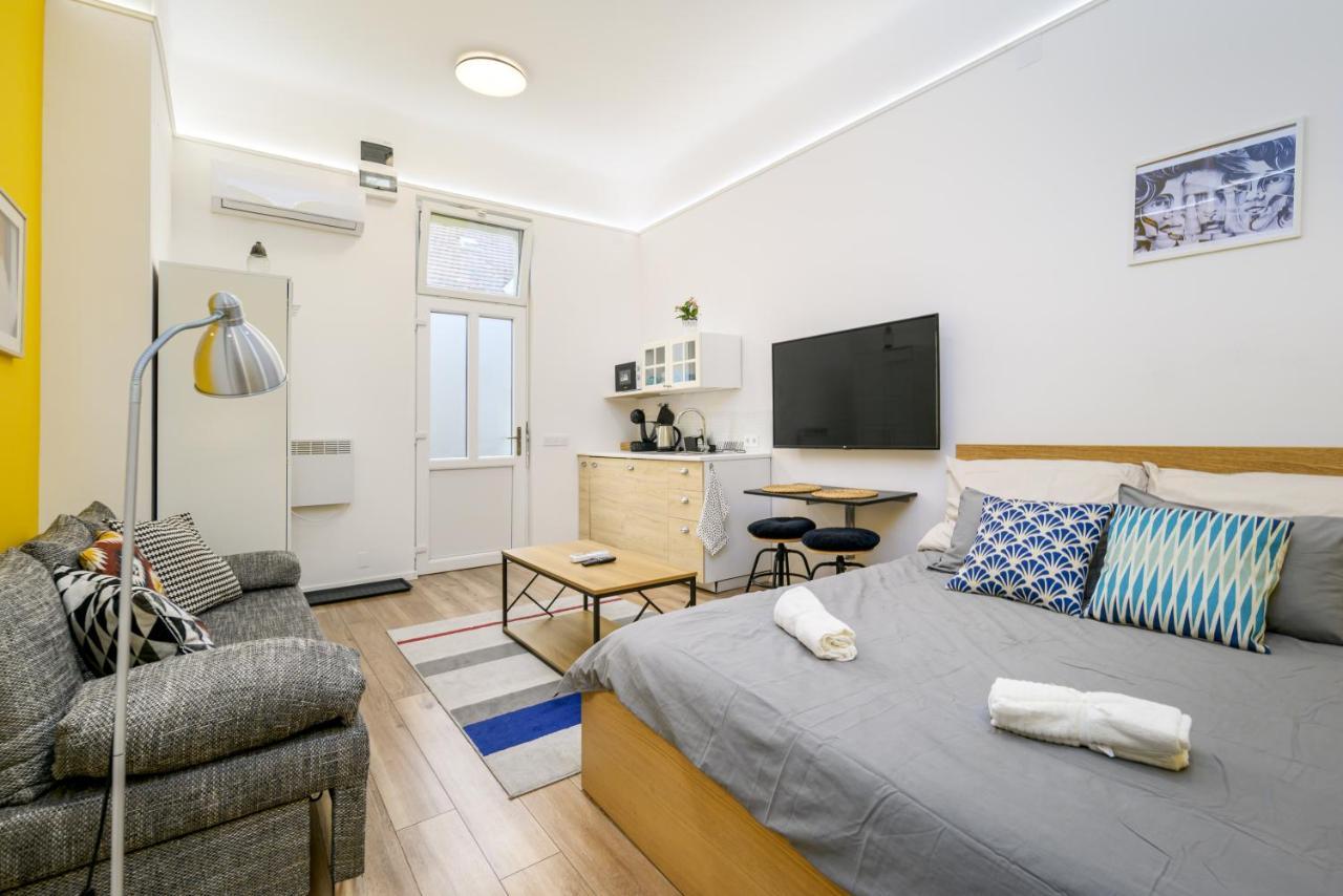 Stylish Yellow Suite In The Heart Of בודפשט מראה חיצוני תמונה