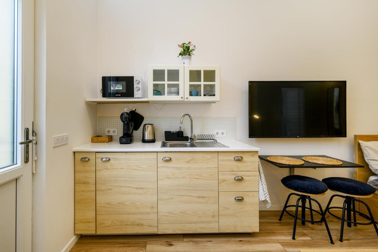 Stylish Yellow Suite In The Heart Of בודפשט מראה חיצוני תמונה