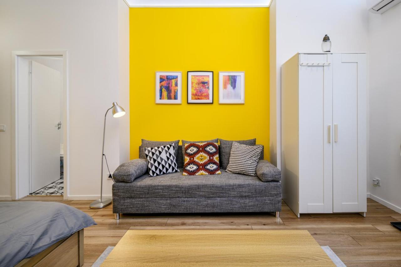 Stylish Yellow Suite In The Heart Of בודפשט מראה חיצוני תמונה