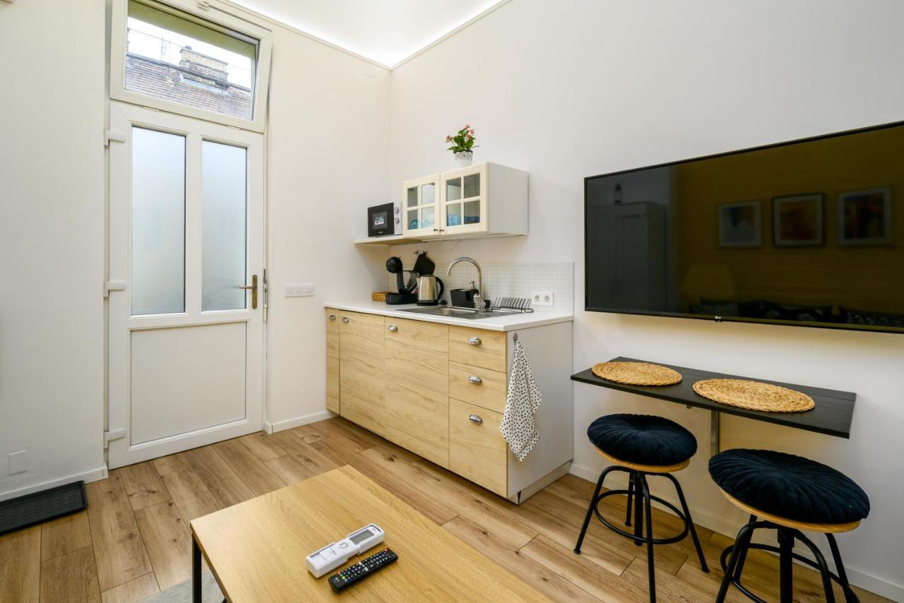 Stylish Yellow Suite In The Heart Of בודפשט מראה חיצוני תמונה